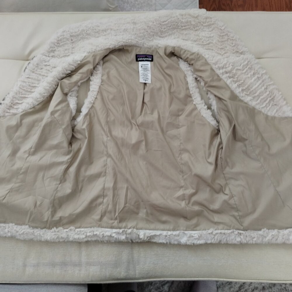 Women's MEDIUM Patagonia Fluffy Beige Vest - Picture 5 of 9
